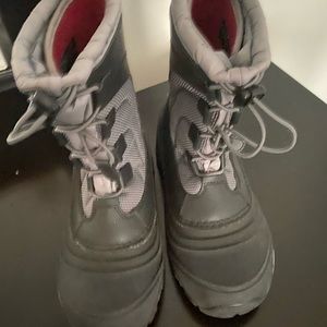 North face snow boots for kids.